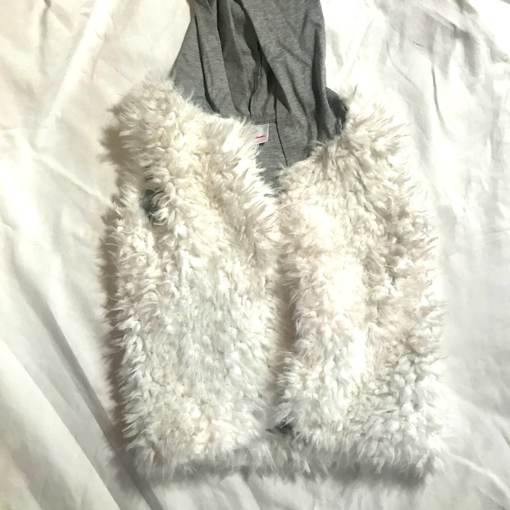 Hanna Andersson Girls furry white vest size 120